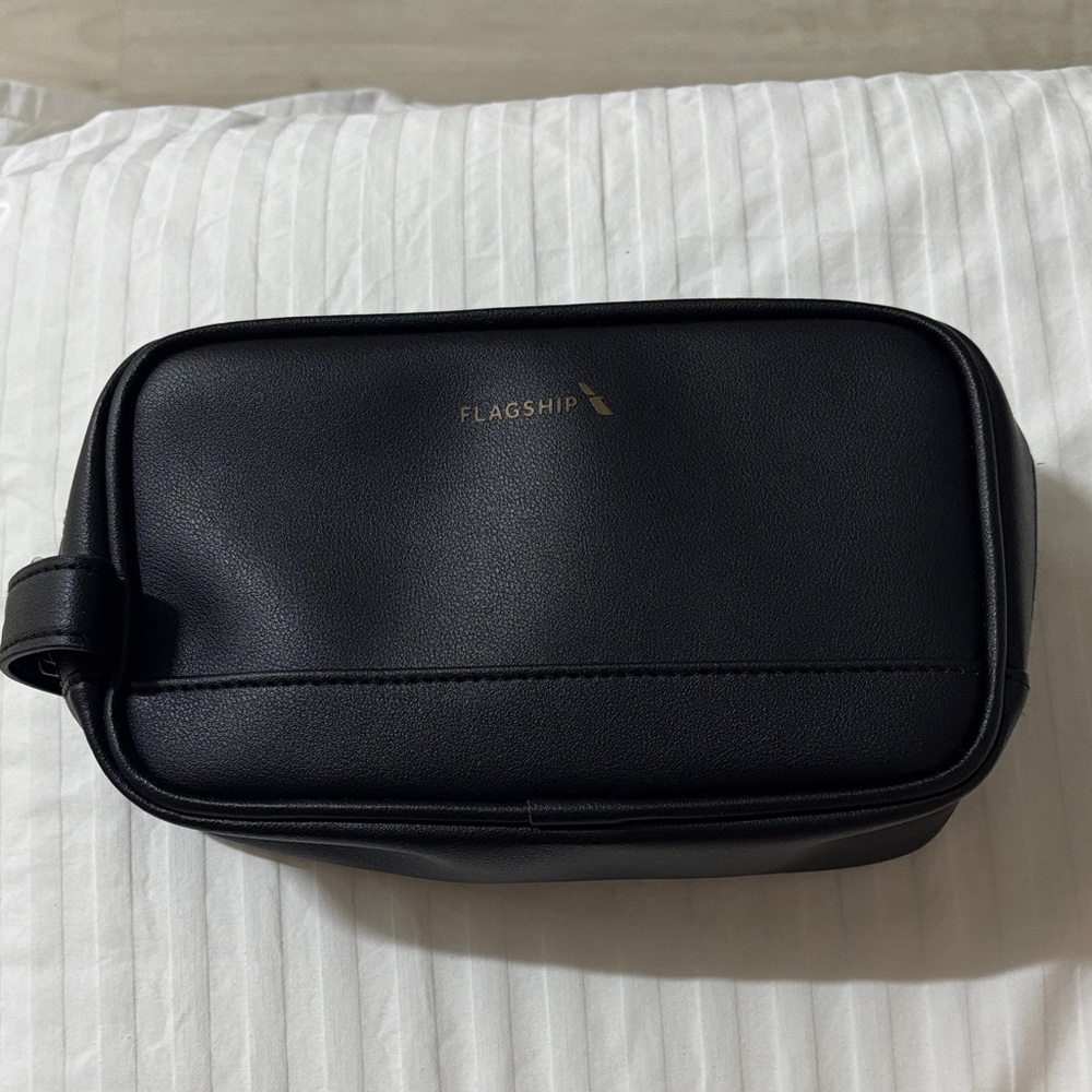 NWT American Airlines Black Amenity Bag